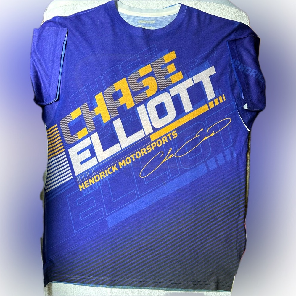 NASCAR Fanatics t-shirt.